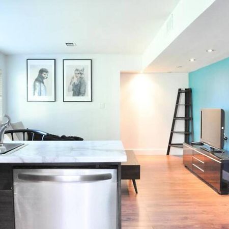 Cozy 1 Bd Suite Centrally Located Норт Ванкувър Екстериор снимка