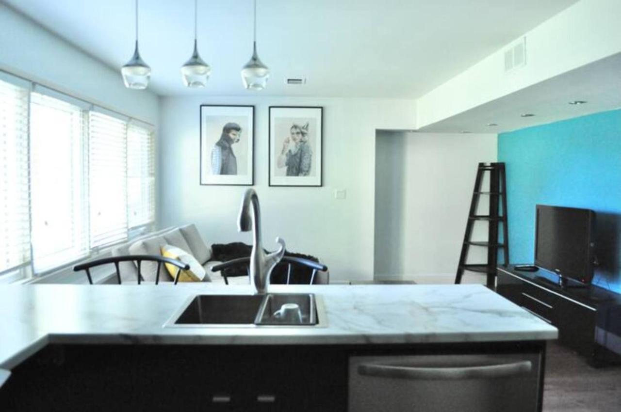 Cozy 1 Bd Suite Centrally Located Норт Ванкувър Екстериор снимка