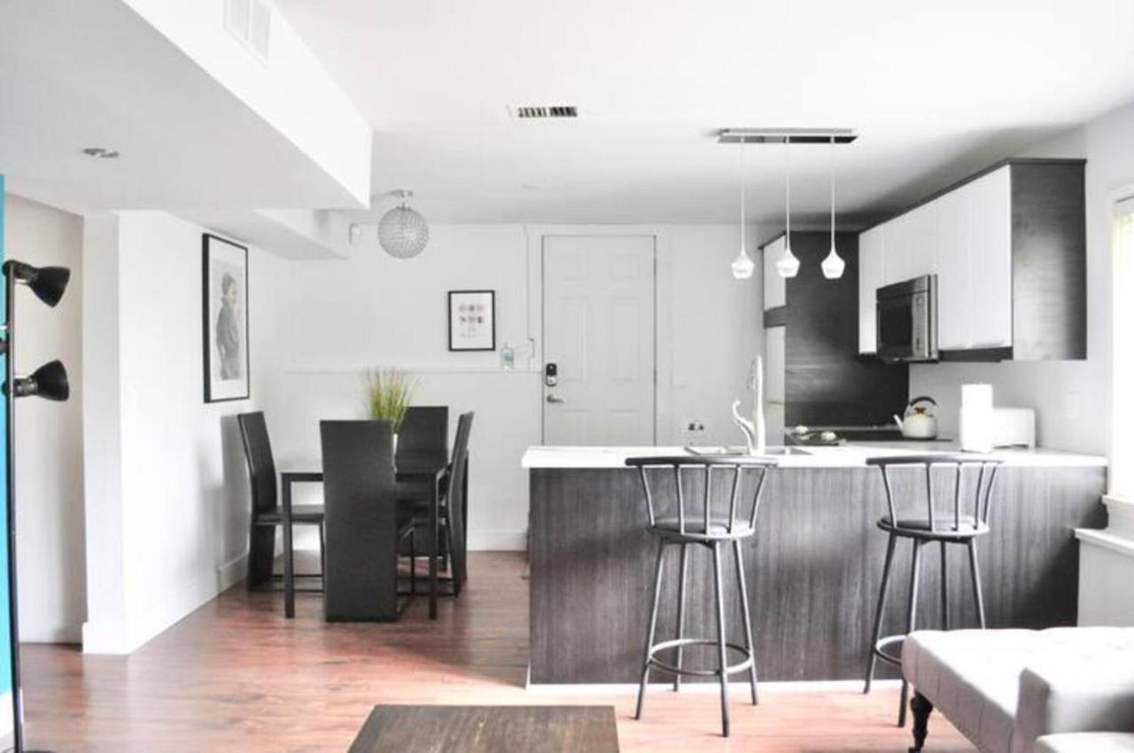 Cozy 1 Bd Suite Centrally Located Норт Ванкувър Екстериор снимка