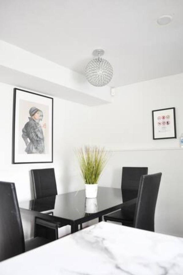 Cozy 1 Bd Suite Centrally Located Норт Ванкувър Екстериор снимка