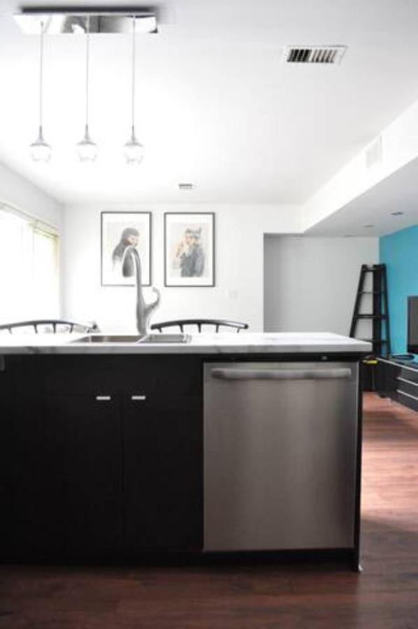 Cozy 1 Bd Suite Centrally Located Норт Ванкувър Екстериор снимка