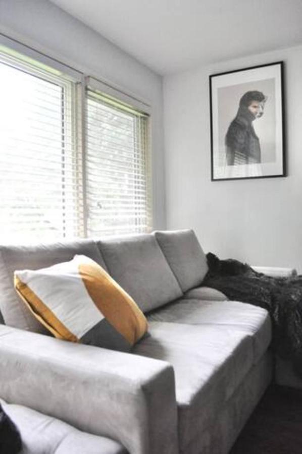 Cozy 1 Bd Suite Centrally Located Норт Ванкувър Екстериор снимка