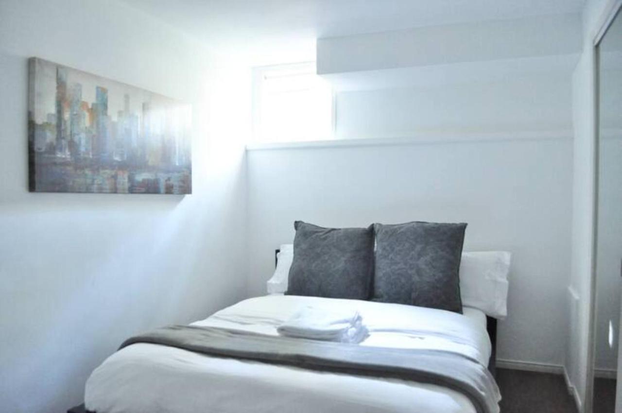 Cozy 1 Bd Suite Centrally Located Норт Ванкувър Екстериор снимка