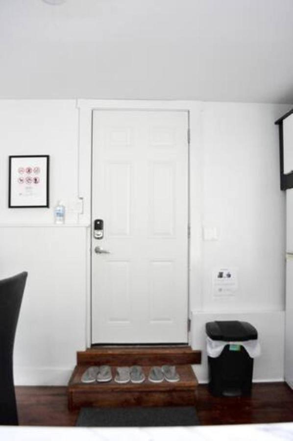 Cozy 1 Bd Suite Centrally Located Норт Ванкувър Екстериор снимка