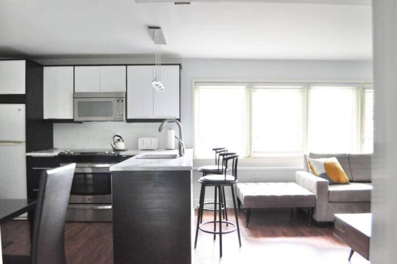 Cozy 1 Bd Suite Centrally Located Норт Ванкувър Екстериор снимка